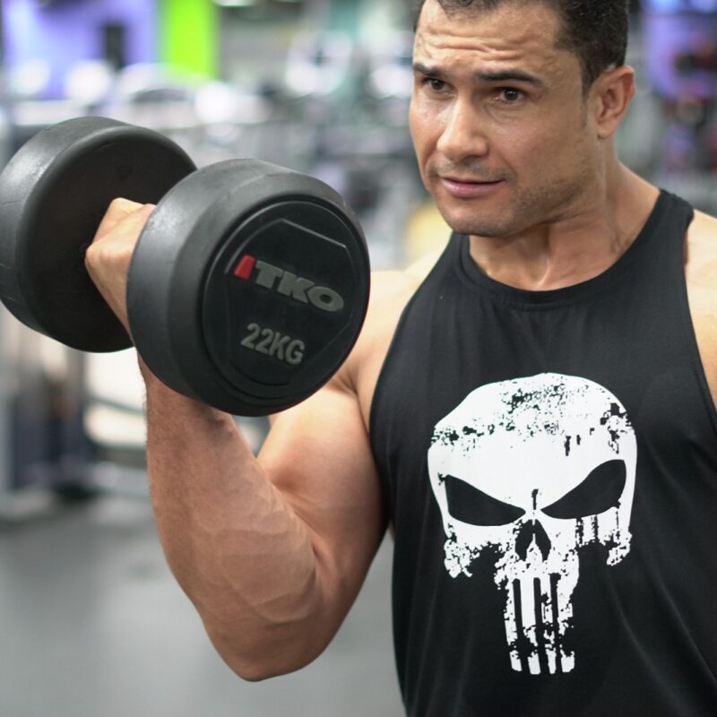 برنامج تدريبي احترافي من تصميم مدرب معتمد، مخصص للتمرين بنظام الـ SPLIT – خطة مقسمة على مدار الأسبوع لزيادة الكتلة العضلية وتقليل الدهون بأذكى طريقة ممكنة!